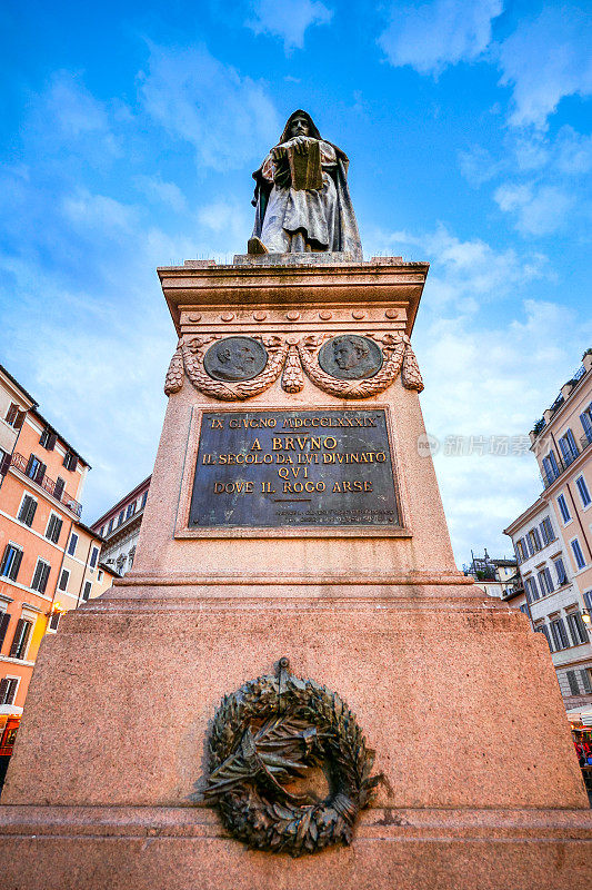 罗马中心的鲜花广场上的哲学家Giordano Bruno的雕像